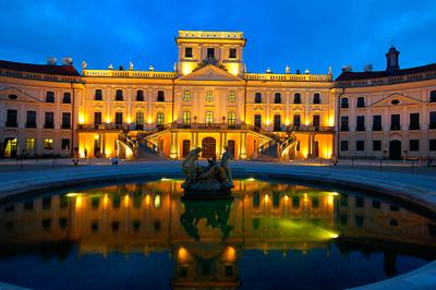 Fertőd, az Esterházy-kastély és parkja-stock-photo