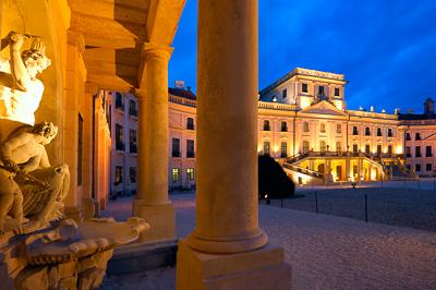 Fertőd, az Esterházy-kastély és parkja-stock-photo