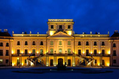 Fertőd, az Esterházy-kastély és parkja-stock-photo