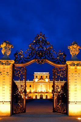 Fertőd, az Esterházy-kastély és parkja-stock-photo