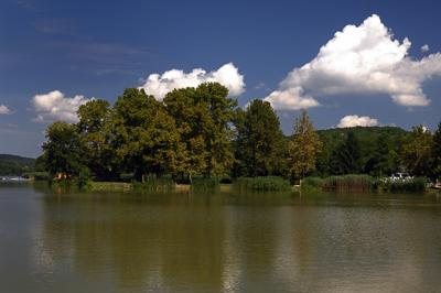 Az Orfűi-tó látképe-stock-foto