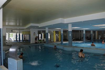 Komló - Sikonda, wellness-szálló és élményfürdő-stock-foto