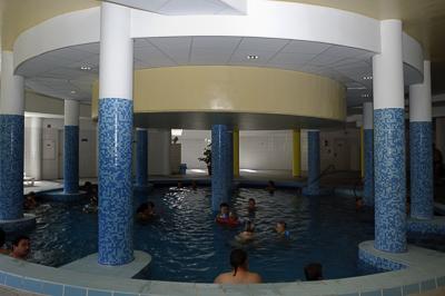 Komló - Sikonda, wellness-szálló és élményfürdő-stock-foto