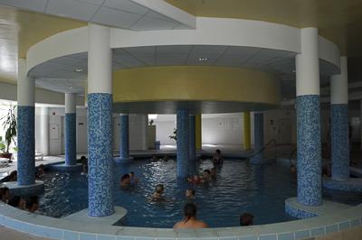 Komló - Sikonda, wellness-szálló és élményfürdő-stock-foto