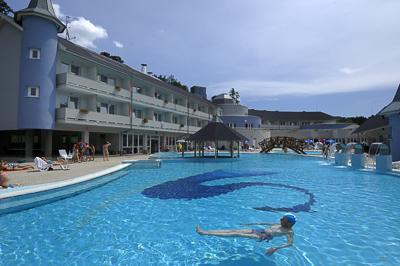 Komló - Sikonda, wellness-szálló és élményfürdő-stock-foto