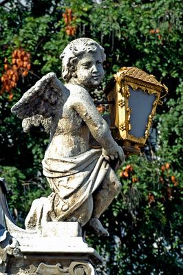 Sopron, a Mária-oszlop angyalai-stock-foto