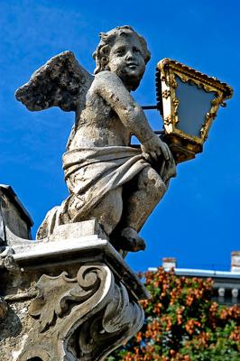 Sopron, a Mária-oszlop angyalai-stock-foto