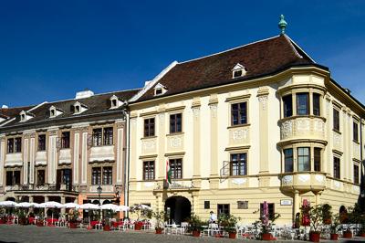 Sopron, a Fő tér műemlék házai-stock-photo