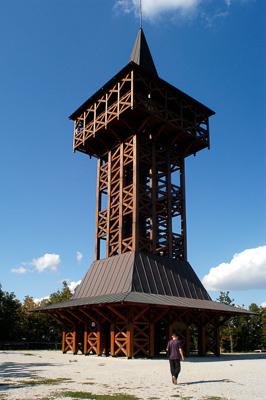 Millenniumi Kilátó a Kalapat tetőn-stock-foto