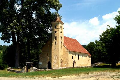 Mánfa, Árpád-kori Sarlós Boldogasszony templom-stock-foto