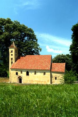 Mánfa, Árpád-kori Sarlós Boldogasszony templom-stock-foto