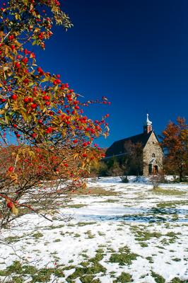 A Három-falu temploma a Mátrában-stock-foto