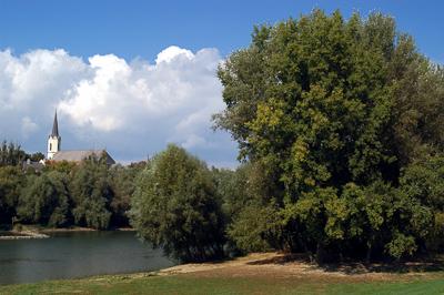 Sárospatak, a Bodrog partja ősszel-stock-foto