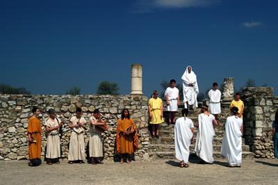 Tác, Flóra istennő ünnepe a Gorsium Régészeti Parkban-stock-foto