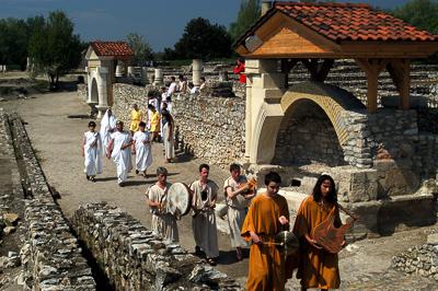 Tác, Flóra istennő ünnepe a Gorsium Régészeti Parkban-stock-foto