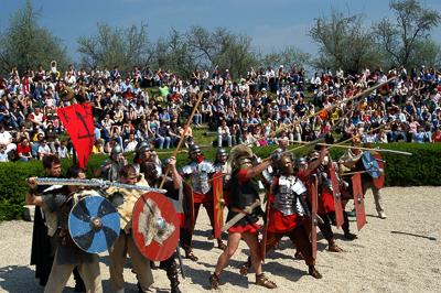 Tác, Flóra istennő ünnepe a Gorsium Régészeti Parkban-stock-foto
