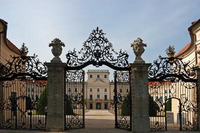 Fertőd, az Esterházy-kastély és parkja-stock-photo