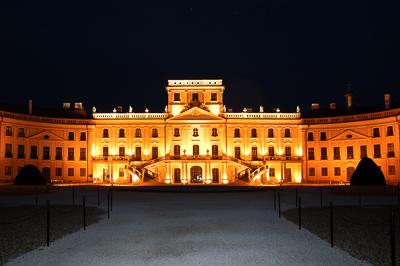 Fertőd, az Esterházy-kastély és parkja-stock-photo