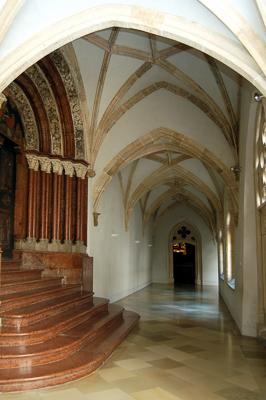 A Pannonhalmi Bencés Főapátság kerengője-stock-foto