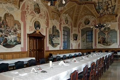 A Pannonhalmi Bencés Főapátság ebédlőterme-stock-foto