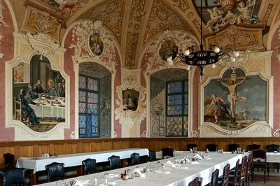 A Pannonhalmi Bencés Főapátság ebédlőterme-stock-foto