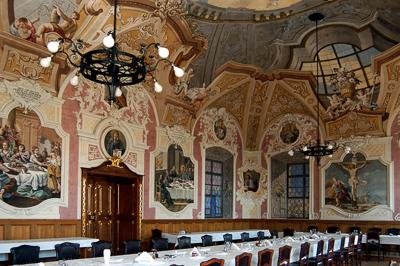 A Pannonhalmi Bencés Főapátság ebédlőterme-stock-foto