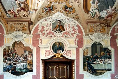 A Pannonhalmi Bencés Főapátság ebédlőterme-stock-foto