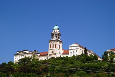 A Pannonhalmi Bencés Főapátság látképe-stock-foto