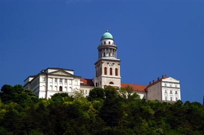 A Pannonhalmi Bencés Főapátság látképe-stock-foto