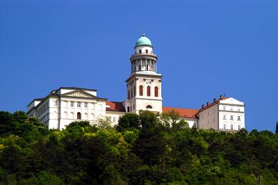 A Pannonhalmi Bencés Főapátság látképe-stock-foto
