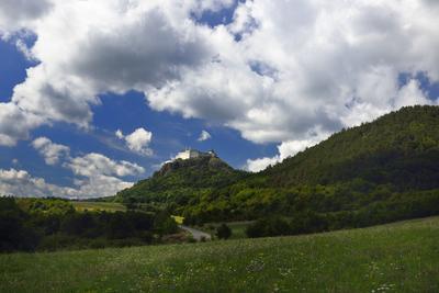 A füzéri vár a Zempléni-hegységben-stock-foto