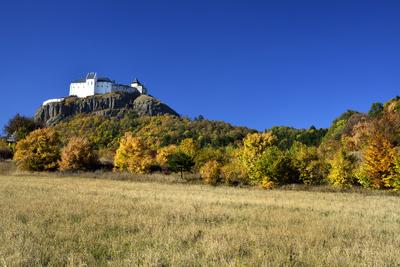 A füzéri vár a Zempléni-hegységben-stock-foto