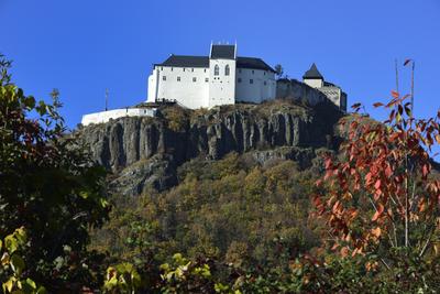 A füzéri vár a Zempléni-hegységben-stock-foto