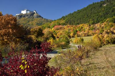A füzéri vár a Zempléni-hegységben-stock-foto