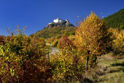 A füzéri vár a Zempléni-hegységben-stock-foto