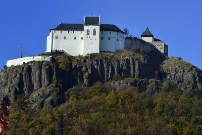 A füzéri vár a Zempléni-hegységben-stock-foto