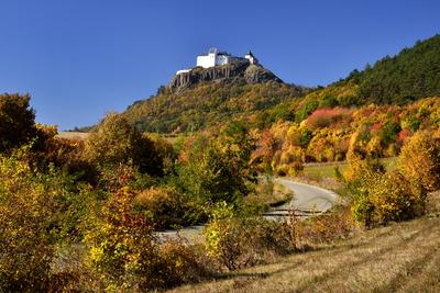 A füzéri vár a Zempléni-hegységben-stock-foto