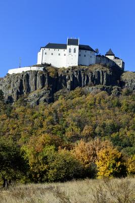 A füzéri vár a Zempléni-hegységben-stock-foto