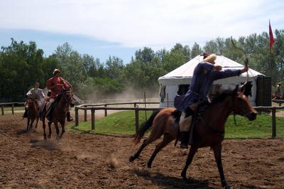 Lovasbemutató Ópusztaszeren a Nemzeti Történeti Emlékparkban-stock-foto