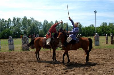 Lovasbemutató Ópusztaszeren a Nemzeti Történeti Emlékparkban-stock-foto
