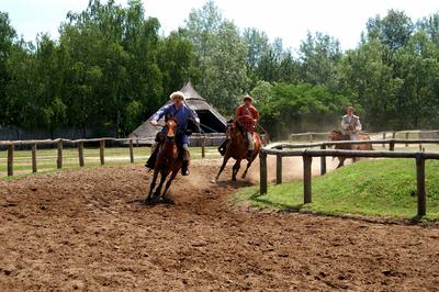 Lovasbemutató Ópusztaszeren-stock-foto