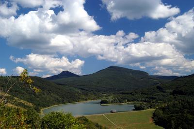 A hasznosi víztározó a Mátra- alján Pásztó határában-stock-foto