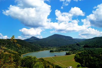 A hasznosi víztározó a Mátra- alján Pásztó határában-stock-foto