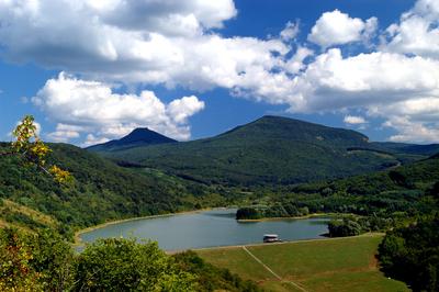 A hasznosi víztározó a Mátra- alján Pásztó határában-stock-foto