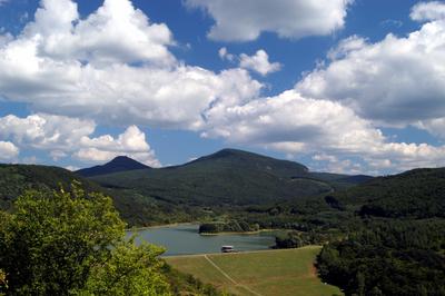 A hasznosi víztározó a Mátra- alján Pásztó határában-stock-foto