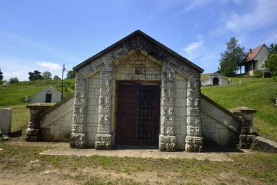Tokaj hegyalján található Tolcsva, ahol a világörökség részét képezõ védett borospincék találhatók.-stock-foto