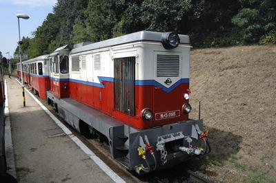 Budapest, Széchenyi-hegyi Gyermekvasút (Úttörõvasút) Hûvösvölgy állomása.-stock-foto