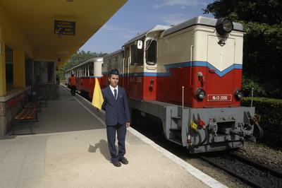Budapest, Széchenyi-hegyi Gyermekvasút (Úttörõvasút) Hûvösvölgy állomása.-stock-foto
