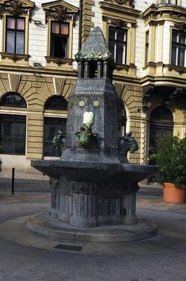 Pécs - Zsolnay kút-stock-foto