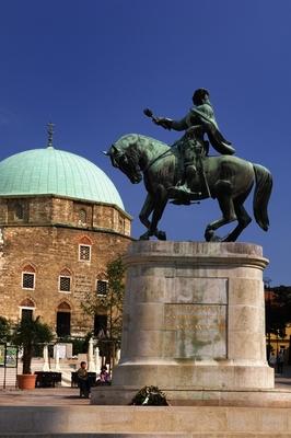 Pécs - Dzsámi és Hunyadi János szobra-stock-photo